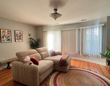 5726 N Mozart Street - Photo Thumbnail 1