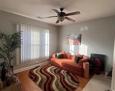 5726 N Mozart Street - Photo Thumbnail 10