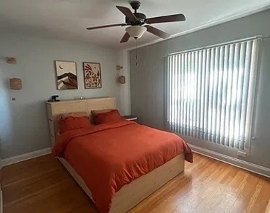 5726 N Mozart Street - Photo Thumbnail 8