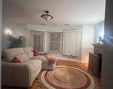 5726 N Mozart Street - Photo Thumbnail 2