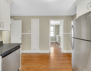 4824 W Byron Street - Photo Thumbnail 3