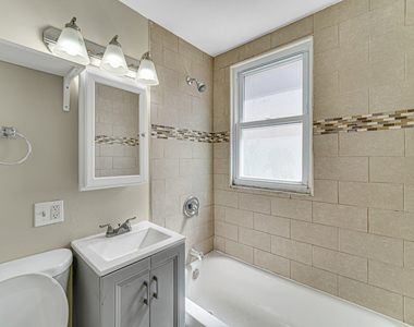 4824 W Byron Street - Photo Thumbnail 5