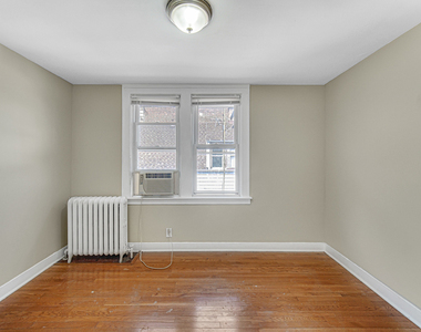 4824 W Byron Street - Photo Thumbnail 7