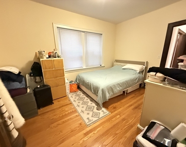 4950 N Albany Avenue - Photo Thumbnail 4
