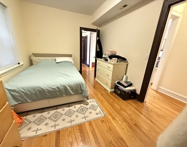 4950 N Albany Avenue - Photo Thumbnail 5