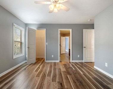 3325 Earhart Way - Photo Thumbnail 36