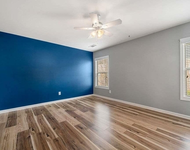 3325 Earhart Way - Photo Thumbnail 31