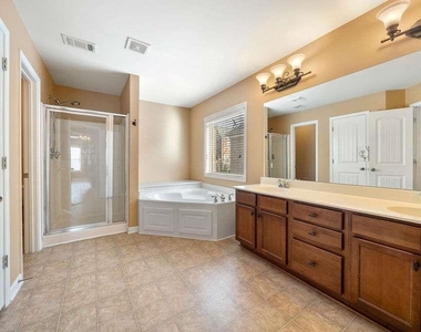 3325 Earhart Way - Photo Thumbnail 28