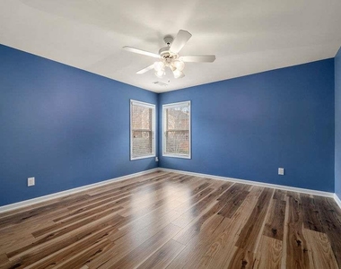 3325 Earhart Way - Photo Thumbnail 32