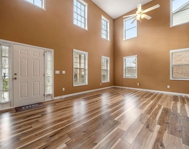 3325 Earhart Way - Photo Thumbnail 14