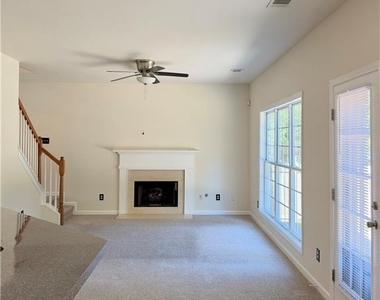 165 Clairidge Circle - Photo Thumbnail 4