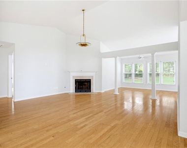 326 Saybrooke Crossing - Photo Thumbnail 8