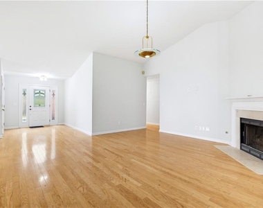 326 Saybrooke Crossing - Photo Thumbnail 6