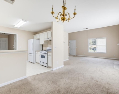 181 Stoneforest Drive - Photo Thumbnail 8