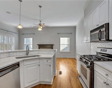 225 Carlyle Park Drive Ne - Photo Thumbnail 9