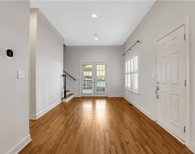225 Carlyle Park Drive Ne - Photo Thumbnail 2