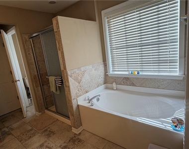609 Glen Creek Way - Photo Thumbnail 18