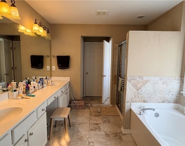 609 Glen Creek Way - Photo Thumbnail 17