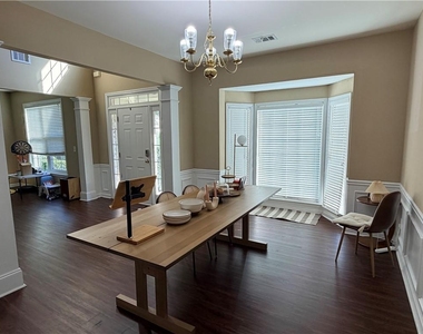609 Glen Creek Way - Photo Thumbnail 3