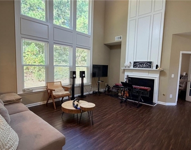 609 Glen Creek Way - Photo Thumbnail 7