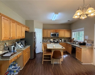 609 Glen Creek Way - Photo Thumbnail 8