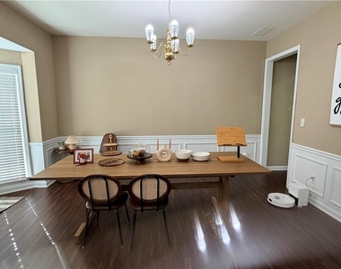609 Glen Creek Way - Photo Thumbnail 2