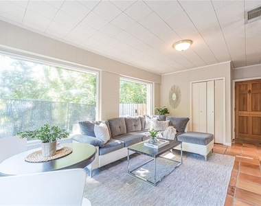 1936 Wellona Place Ne - Photo Thumbnail 7