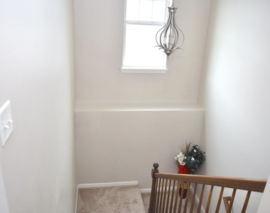 1260 Evergreen Avenue - Photo Thumbnail 12