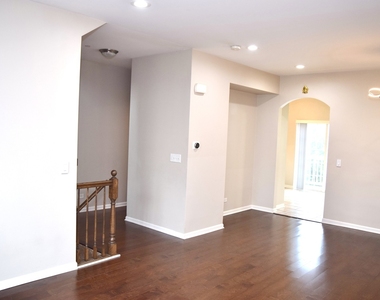 1260 Evergreen Avenue - Photo Thumbnail 3