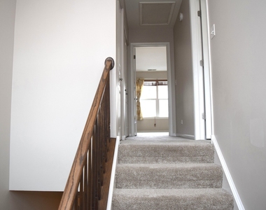 1260 Evergreen Avenue - Photo Thumbnail 2