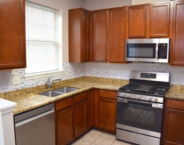 1260 Evergreen Avenue - Photo Thumbnail 7