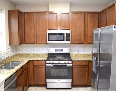 1260 Evergreen Avenue - Photo Thumbnail 8