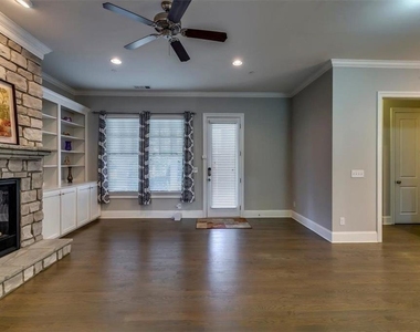 202 Golden Banner Avenue - Photo Thumbnail 5