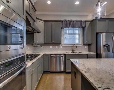 202 Golden Banner Avenue - Photo Thumbnail 13