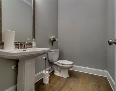 202 Golden Banner Avenue - Photo Thumbnail 20