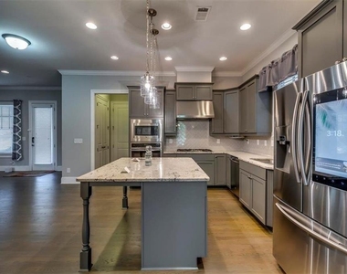 202 Golden Banner Avenue - Photo Thumbnail 11