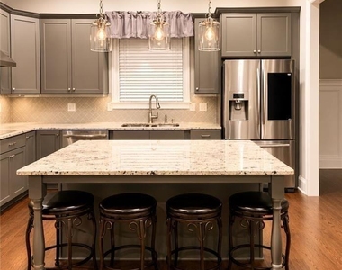 202 Golden Banner Avenue - Photo Thumbnail 9