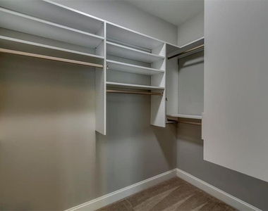 202 Golden Banner Avenue - Photo Thumbnail 37
