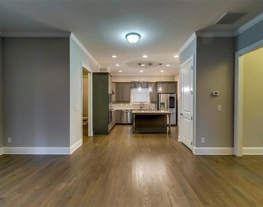 202 Golden Banner Avenue - Photo Thumbnail 7