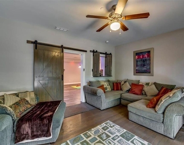 202 Golden Banner Avenue - Photo Thumbnail 59