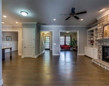 202 Golden Banner Avenue - Photo Thumbnail 4