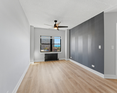 6026 N Winthrop Avenue - Photo Thumbnail 1