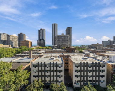 6026 N Winthrop Avenue - Photo Thumbnail 3