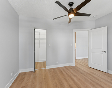 6026 N Winthrop Avenue - Photo Thumbnail 7