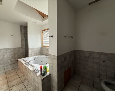 2425 Hessing Street - Photo Thumbnail 11