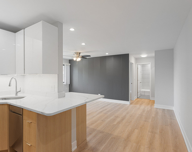 6021 N Winthrop Avenue - Photo Thumbnail 3