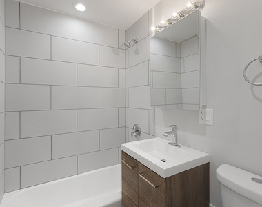 6021 N Winthrop Avenue - Photo Thumbnail 8