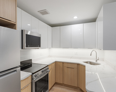 6021 N Winthrop Avenue - Photo Thumbnail 2