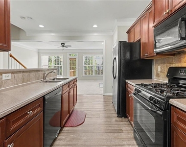 10921 Alderwood Cove - Photo Thumbnail 8