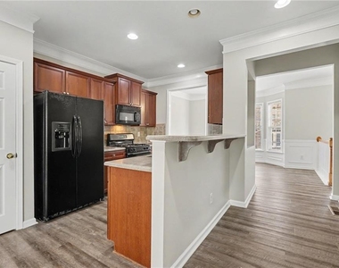 10921 Alderwood Cove - Photo Thumbnail 7